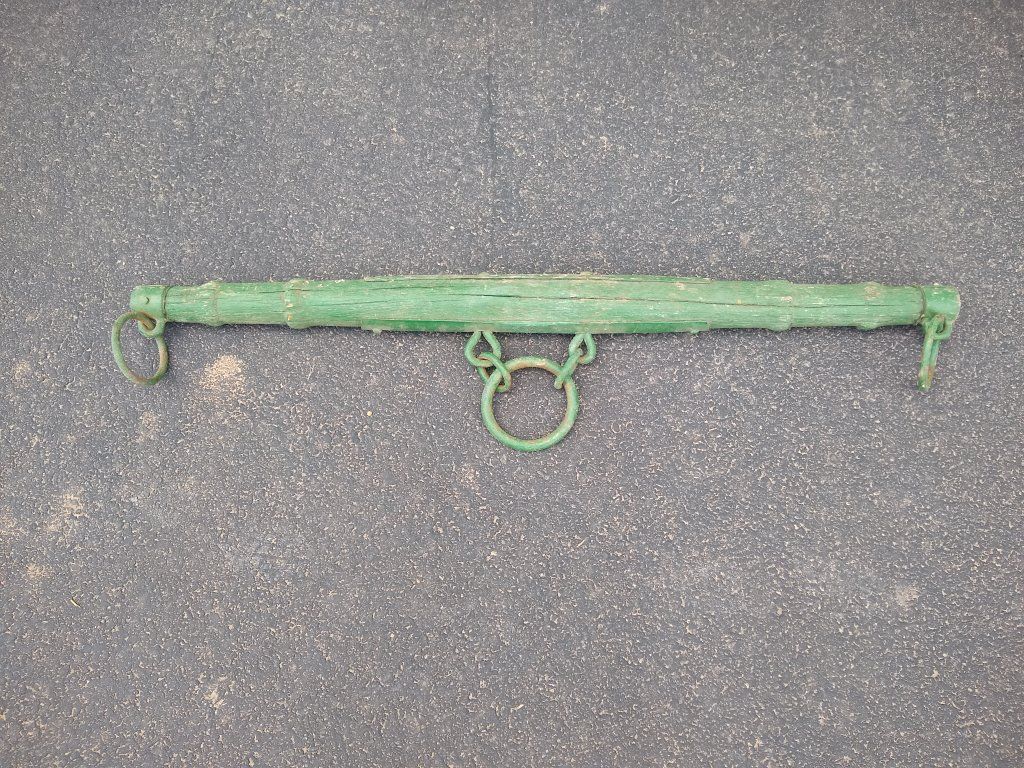 Wood and metal single tree for horses or livestock