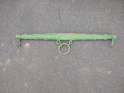 Wood and metal single tree for horses or livestock