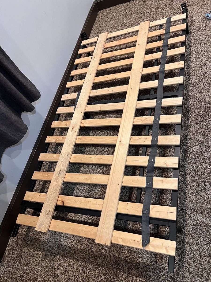 Twin/twin XL metal bed base