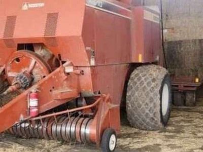 4910 Hesston Ton Baler with Accumulator