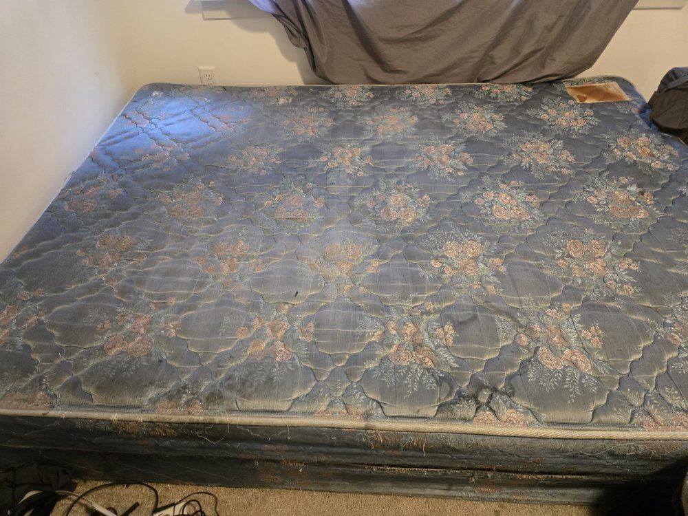 Queen mattress and boxspring