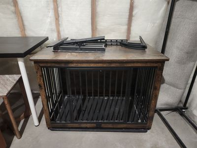 Dog house / crate / kennel