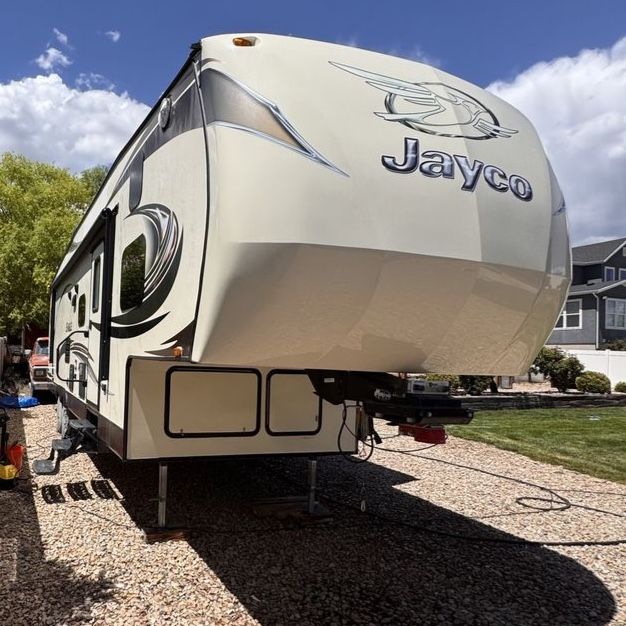 2014 Jayco Eagle Fifth Wheel Travel Trailer - Well-Maintained RV for Your Next Adventure Model 31.5FBHS