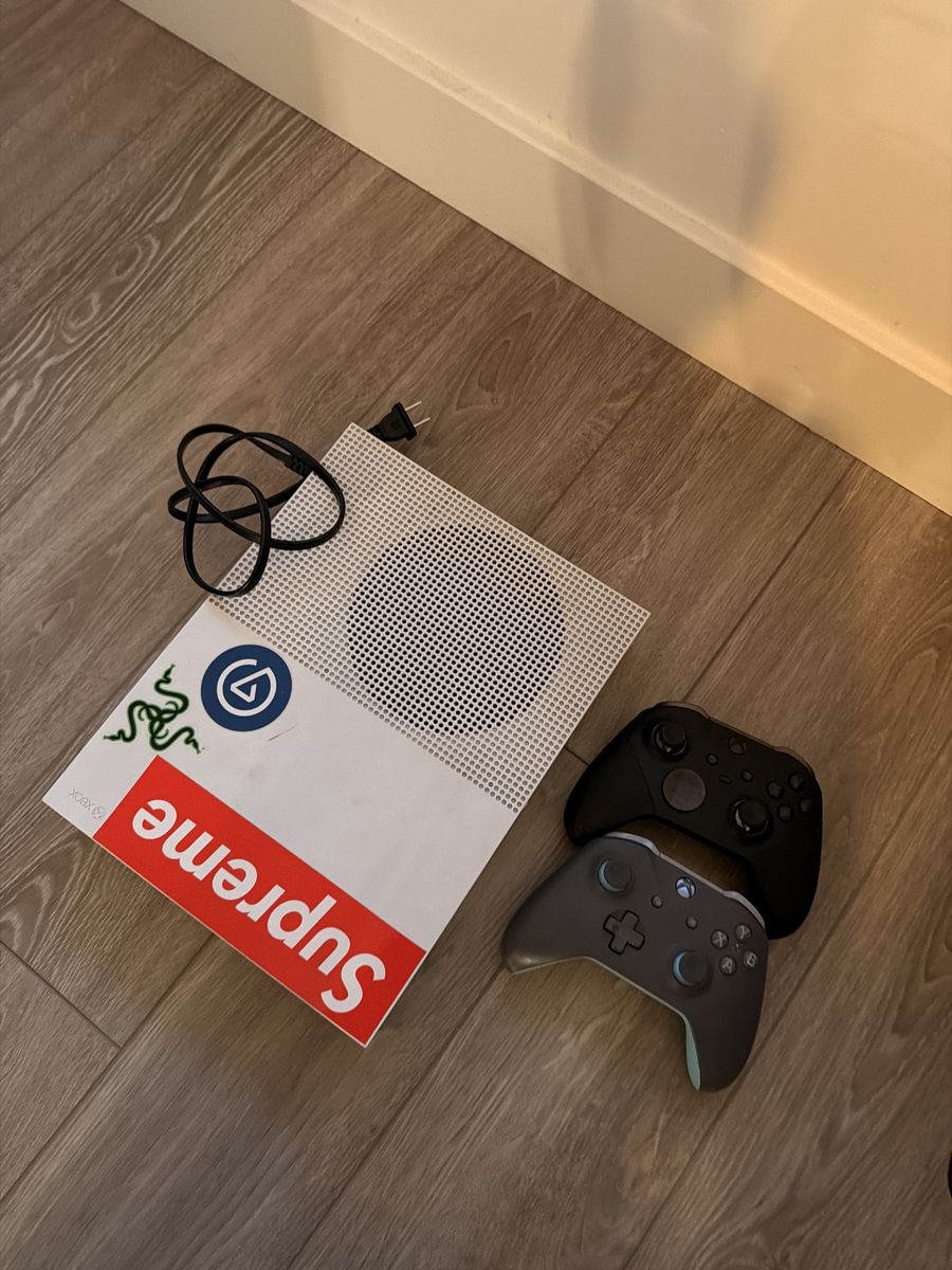 Xbox One S 500gb with Xbox Elite Controller + 1 Additional Controller