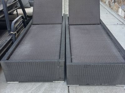 2 lounger chairs