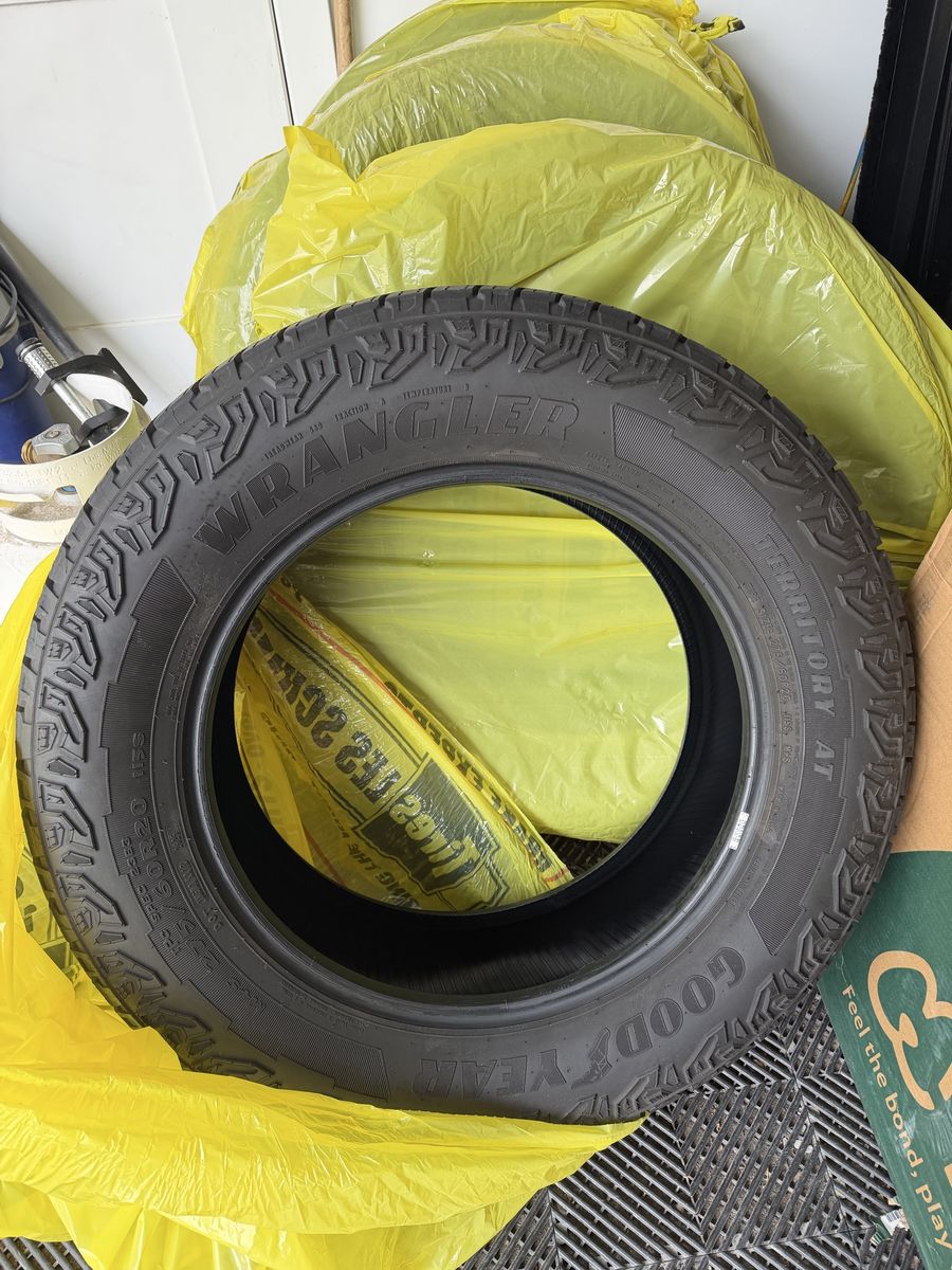 Goodyear Wrangler Territory AT 275/60R20