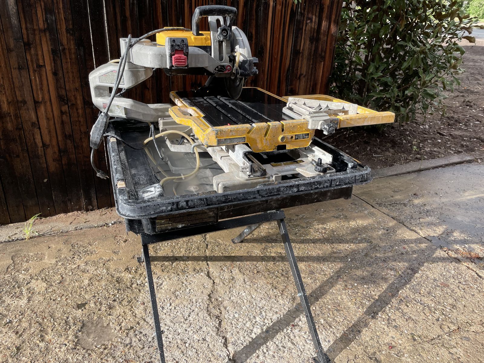 Dewalt XL tile saw with stand