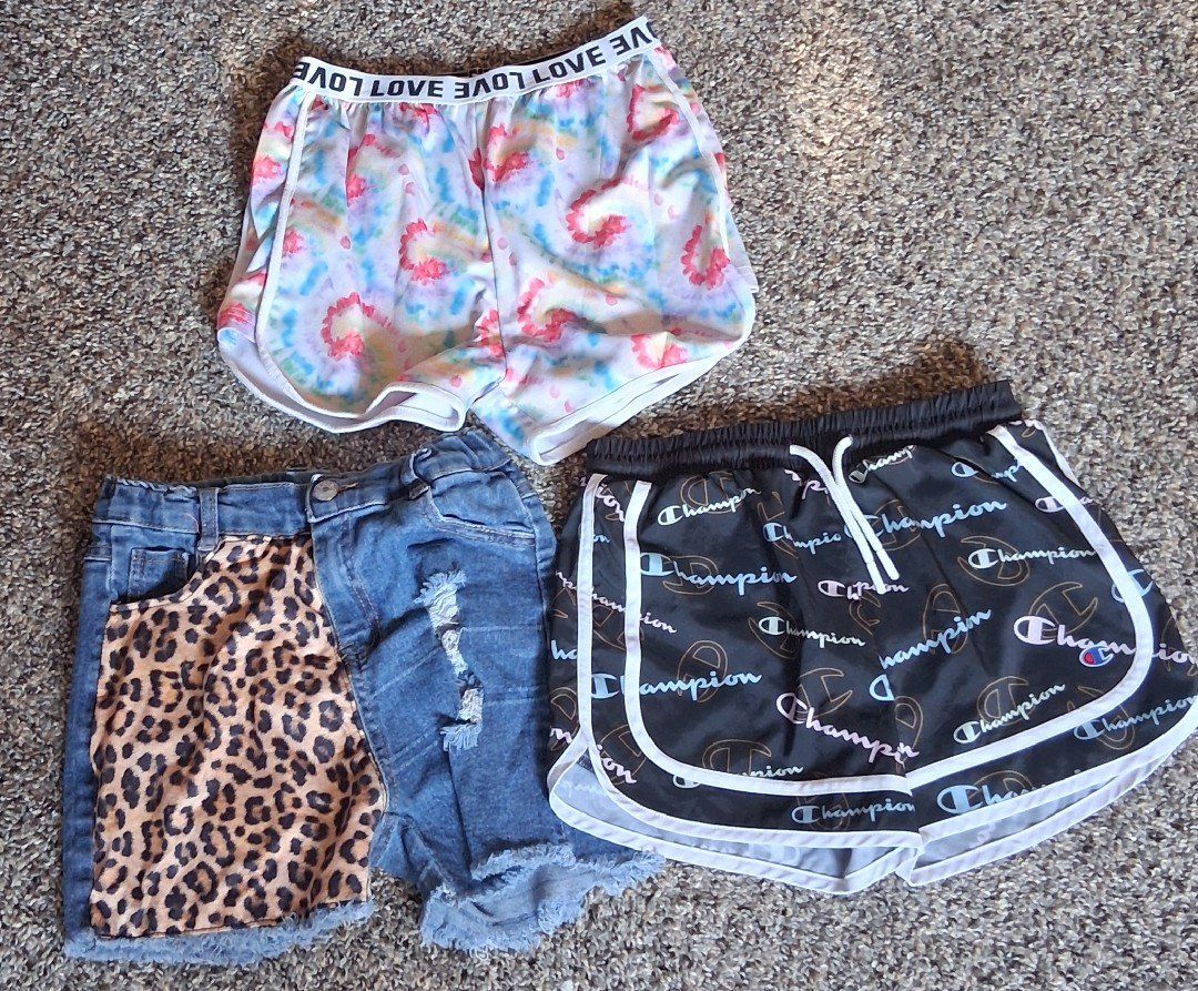 Girls' Shorts Bundle Lot - 3 Pairs (Champion, Tie-Dye, Leopard Denim) size 9-12.
5 each or 10 for all.