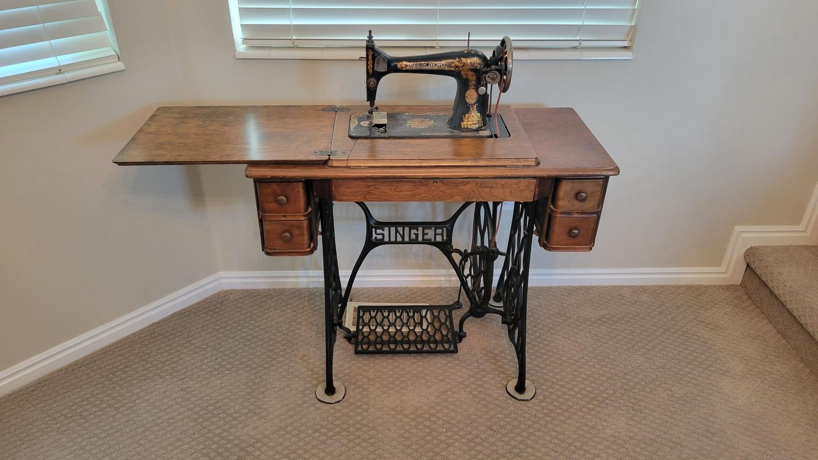 1910 Singer Model 66 Sewing Machine & Cabinet