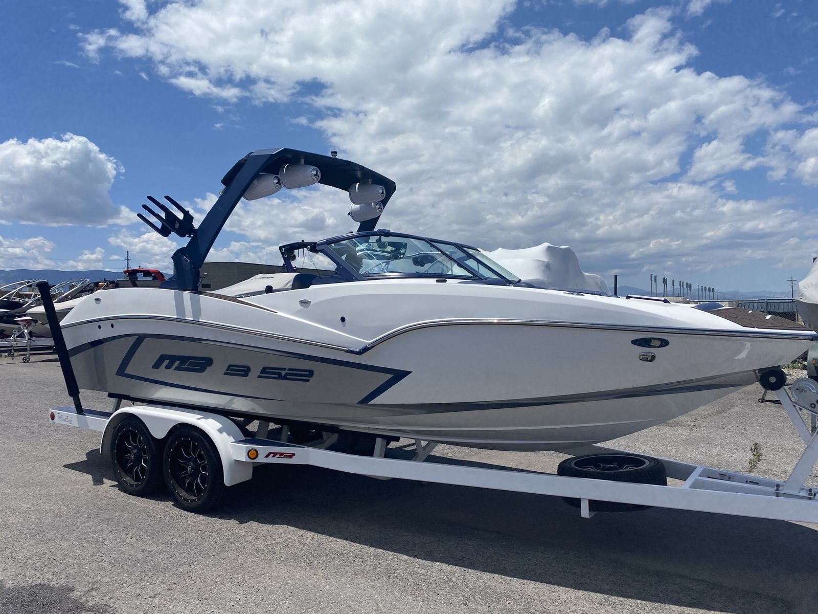 2021 MB B52 Alpha 23’