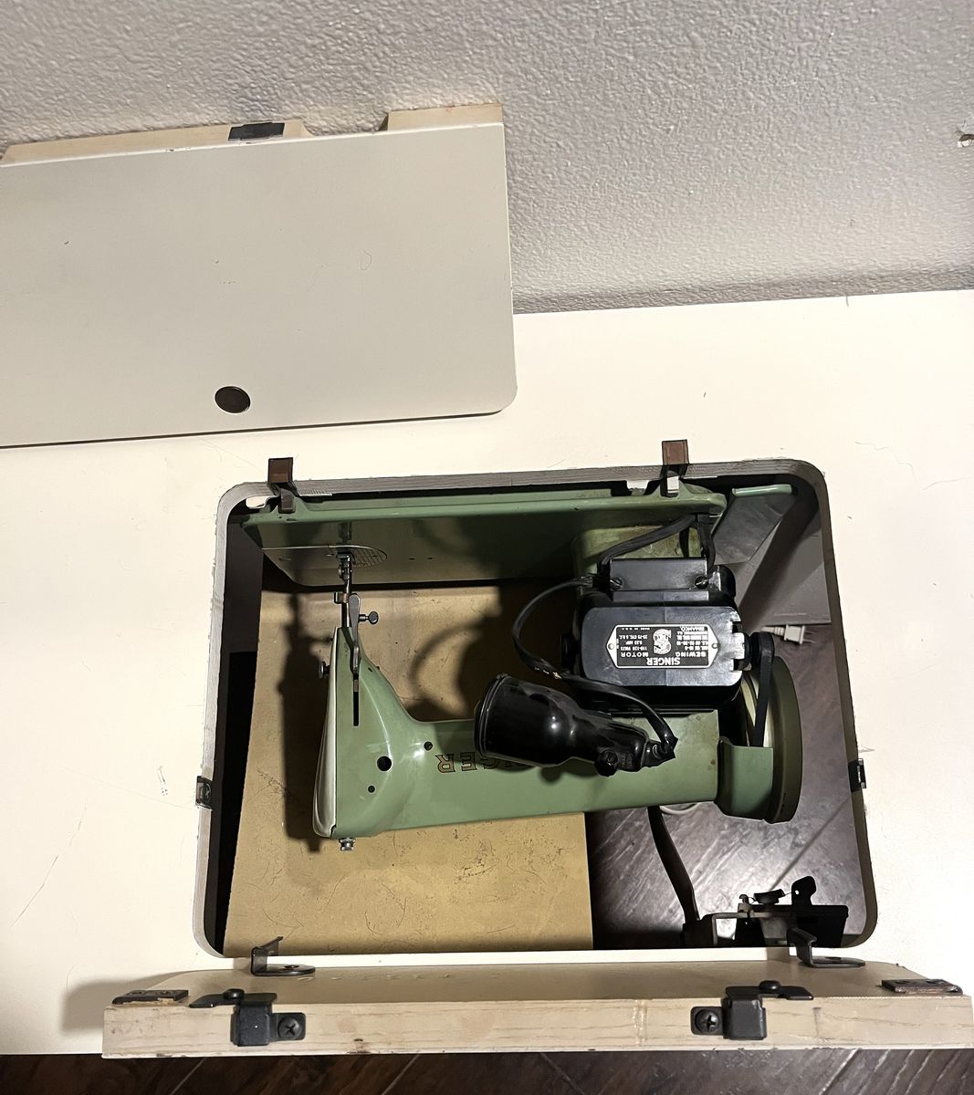 VTG Singer Sewing Machine 185K