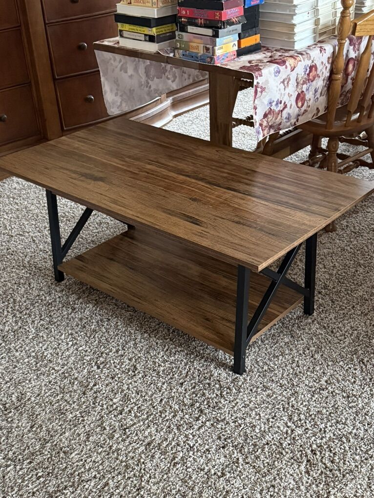 Nice Coffee Table, Like New