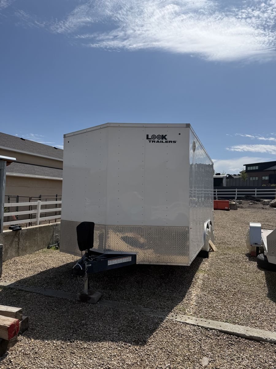 Look enclosed trailer 16 L x 8.5 W - low miles 
