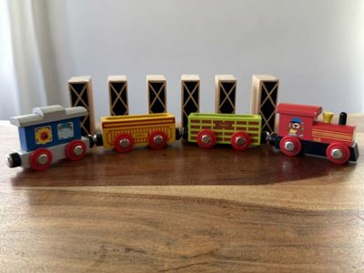 Maxim Wooden Animal Train - 4 Train Cars + Wooden Risers