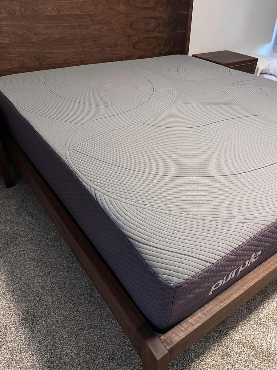 Purple Restore Premier, Like New, Queen Size, Excellent Condition