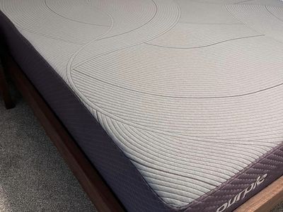 Purple Restore Premier, Like New, Queen Size, Excellent Condition