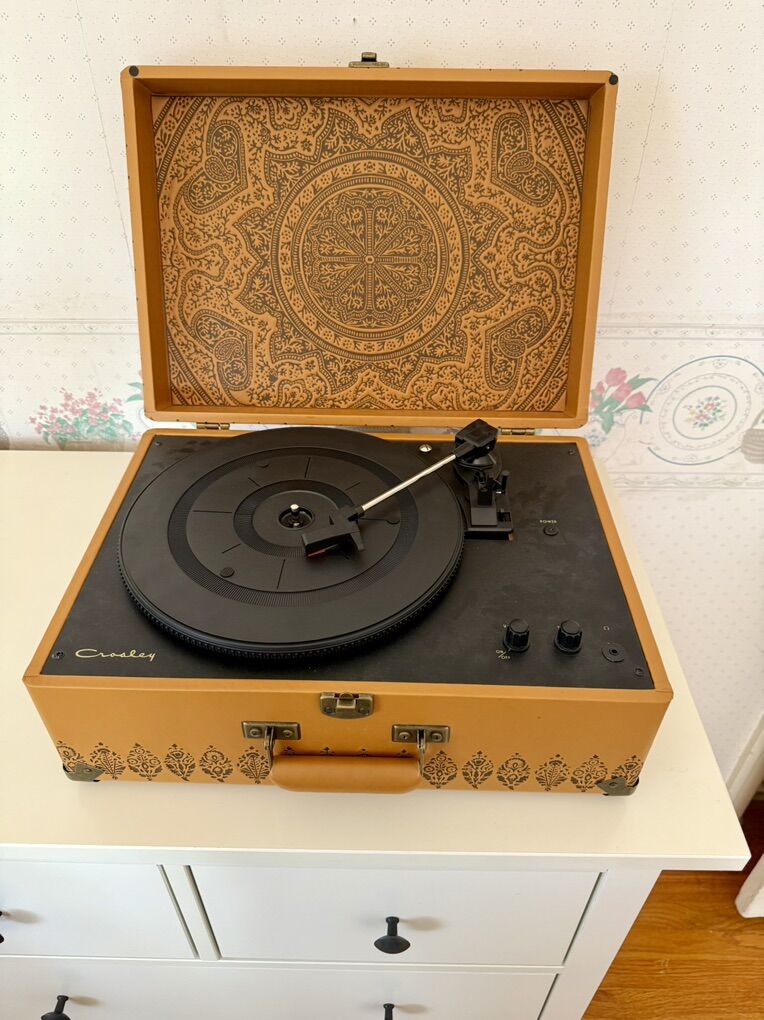 Crosley Voyager Bluetooth Turntable