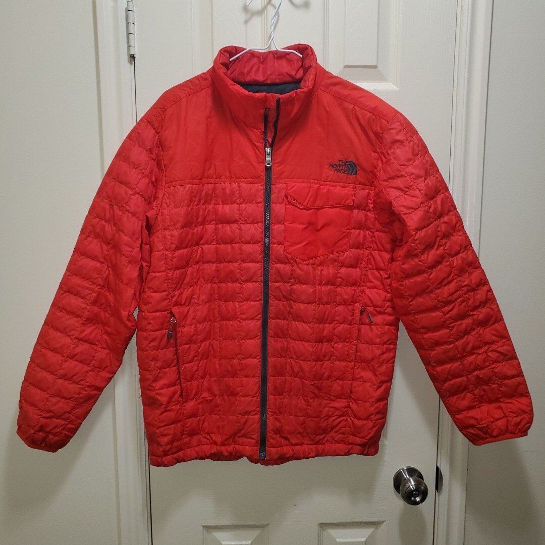 North Face Men's puffer jacket size L
S
