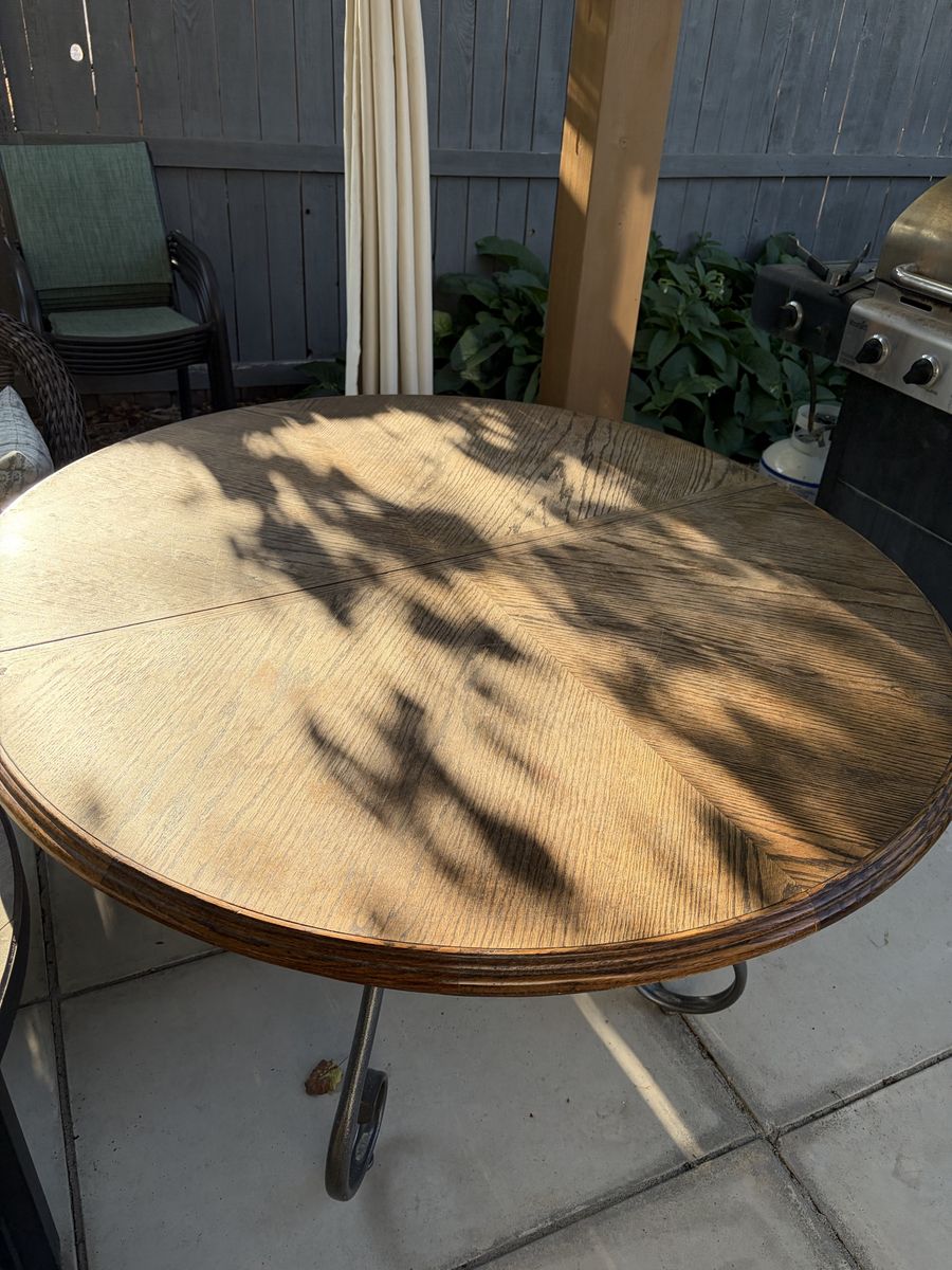 Oval kitchen table