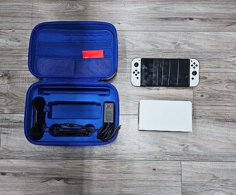 NINTENDO SWITCH OLED HAC-016 WITH DOCK AND CASE