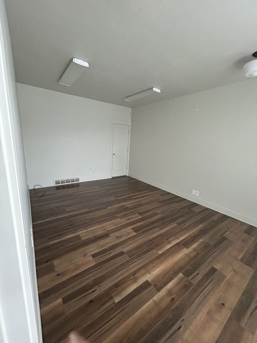 Main image 3