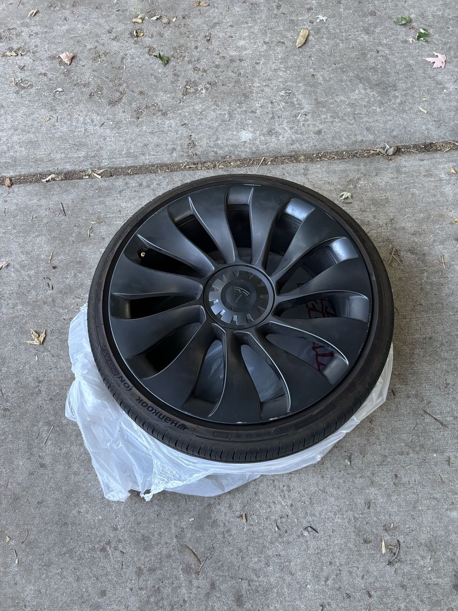 Tesla Model 3 21" uber turbine Wheel (4) & Hankook Tire (3) - Used