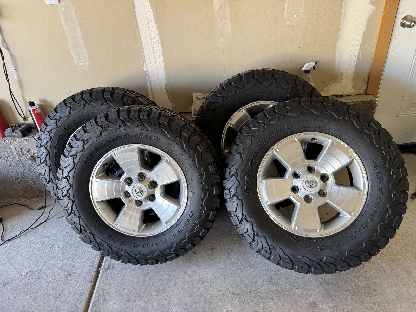 Toyota Tacoma Wheels 17" and 275 BFG KO2 AT tires