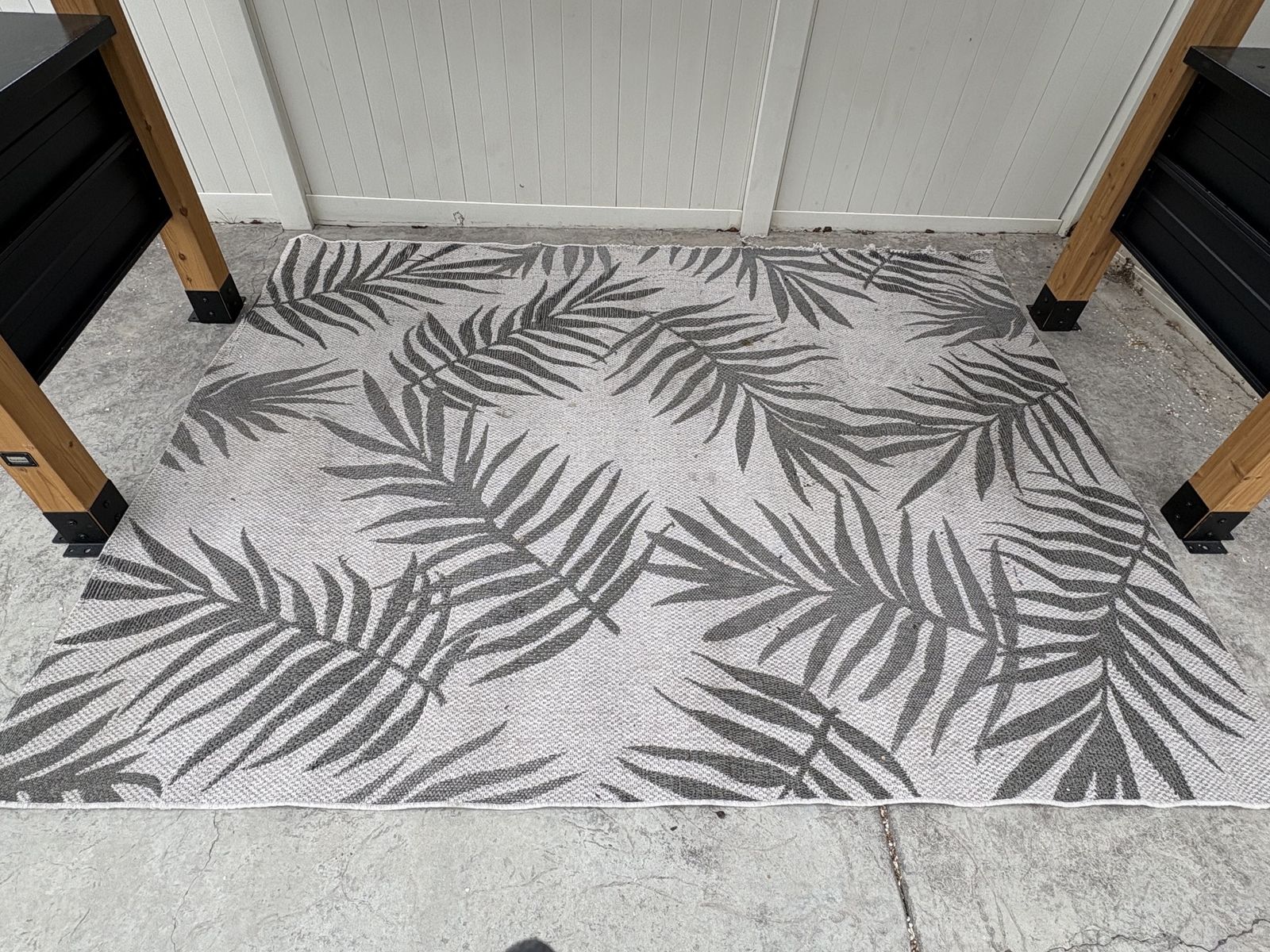 Outdoor rug