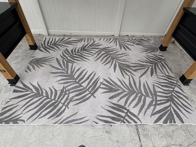Outdoor rug