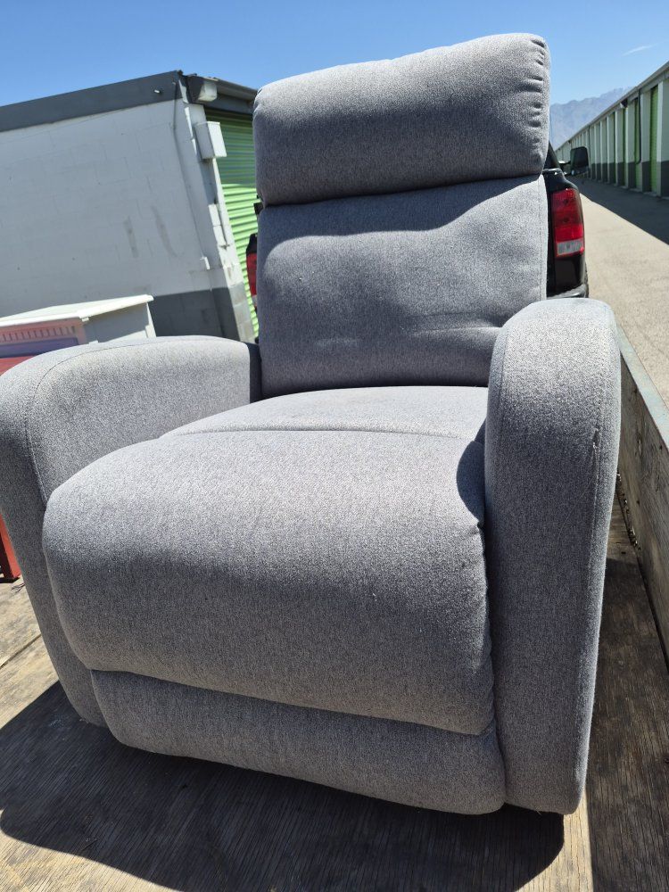 Parker house Power lift recliner