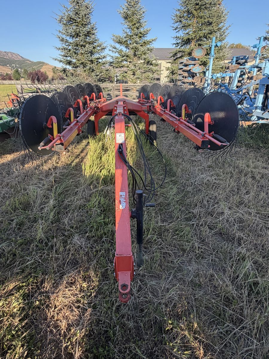Kuhn Speedrake SR 300 V-Rake Agricultural Hay Rake
