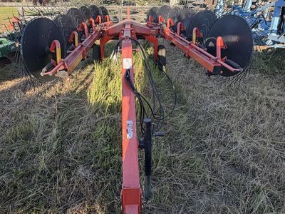 Kuhn Speedrake SR 300 V-Rake Agricultural Hay Rake