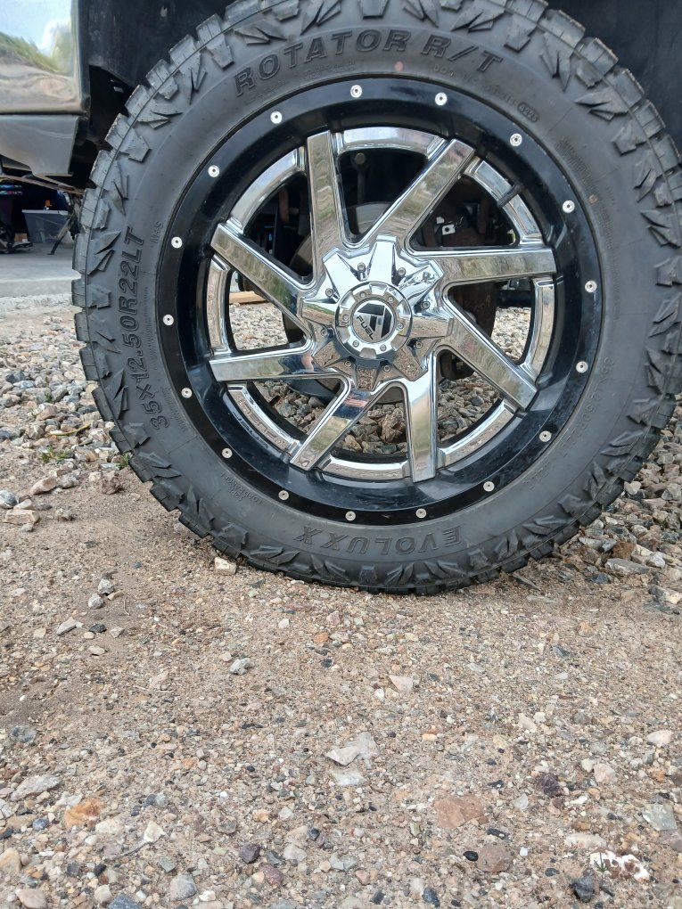 22x10 fuels -19 offset