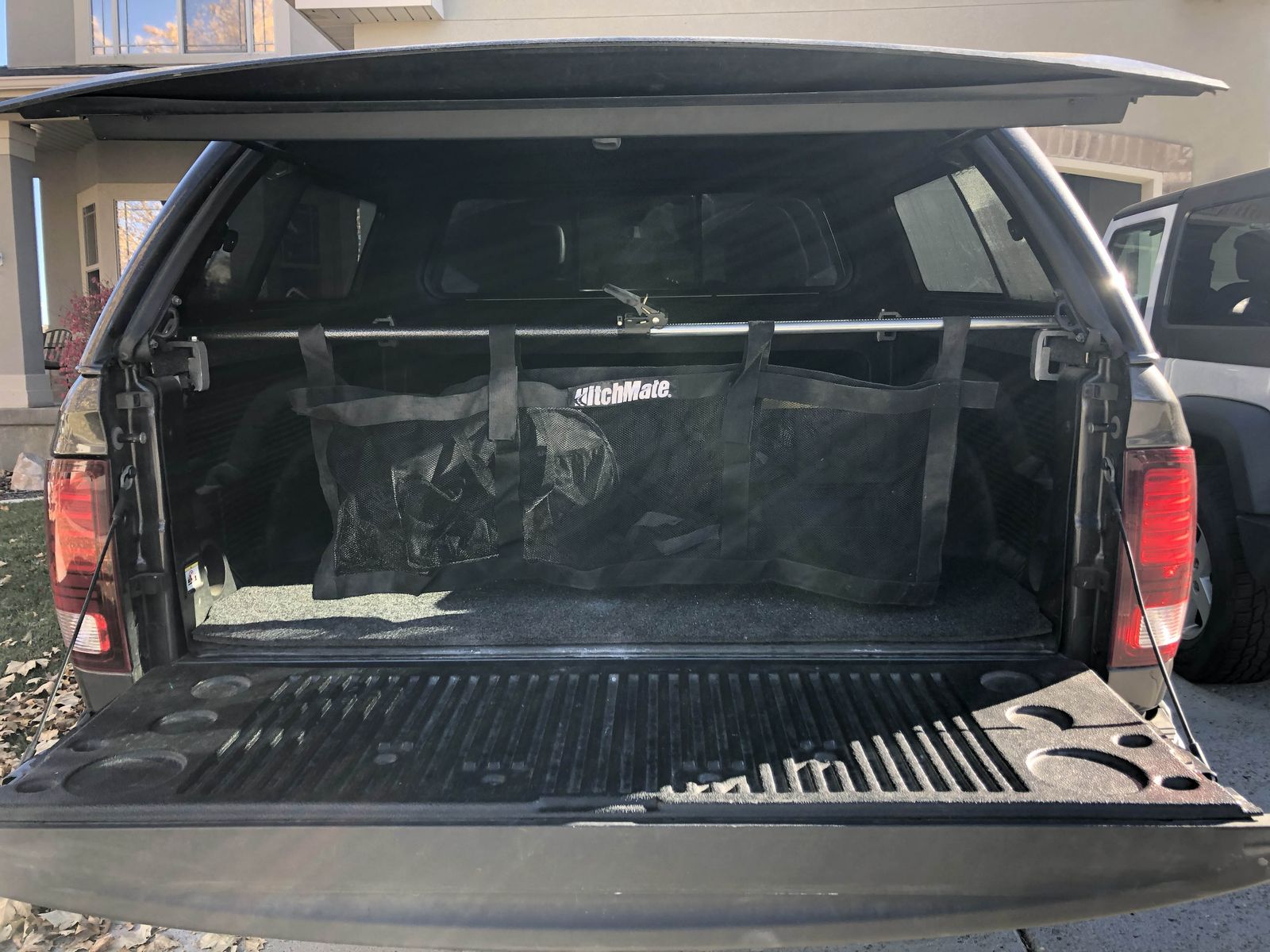 Truck Cargo Stabilizer Bar and Cargo Net