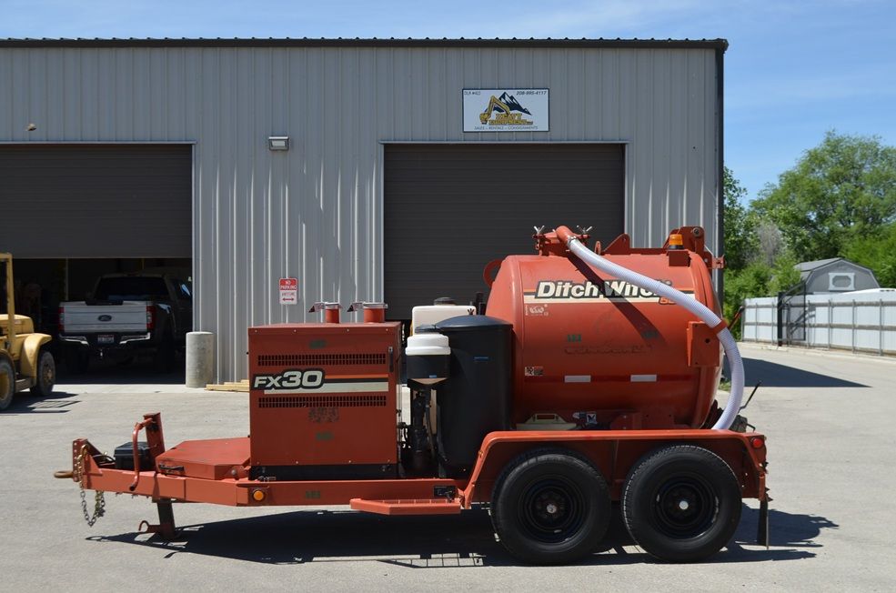 Ditch Witch FX30, 500 gal trailer mounted vacuum excavator, 1,266 hours.