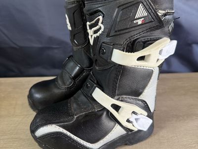 Fox Racing Comp size 10K Youth Motocross Boots Black/White Kids Off-Road MX Boots. Only worn once. Retail $190 new.