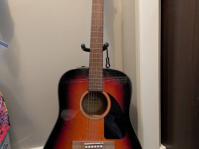 Fender Classic Design CD-60 Dreadnought Acoustic Guitar Sunburst with Case