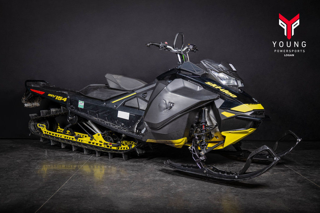 2017 Ski-Doo Summit® X® Manual Starter PowderMax 3.0 ROTAX® 850 E-TEC® 154 Black REV-XM™