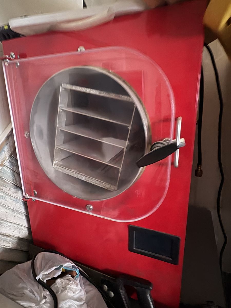 Medium harvest right freeze dryer with pump