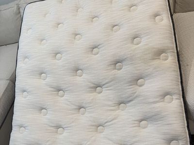 Full size mattress