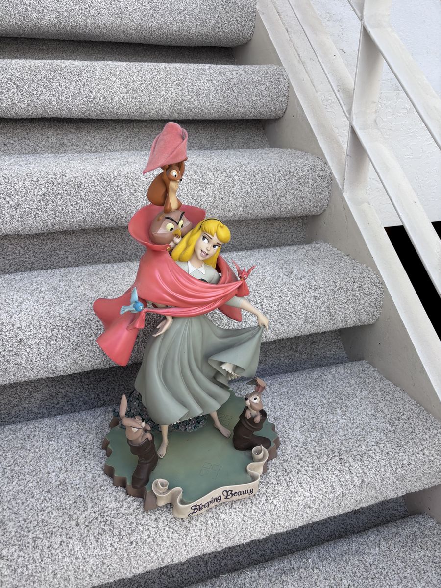 Main image 10