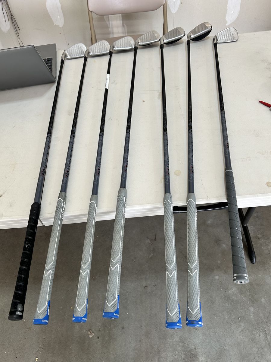 Cleveland Luncher Golf Clubs - P,4,5,6,7,8,9