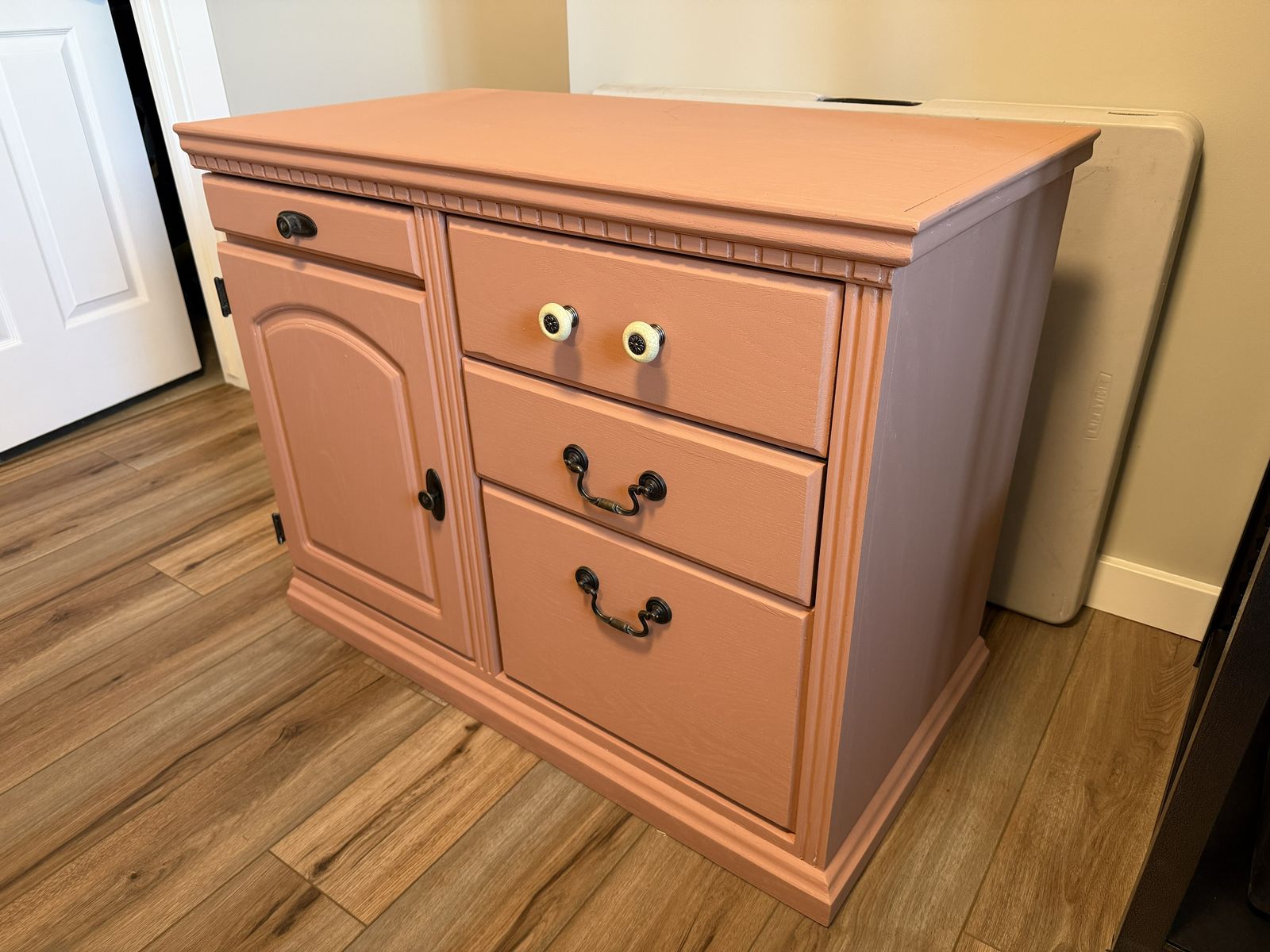 Dresser cabinet