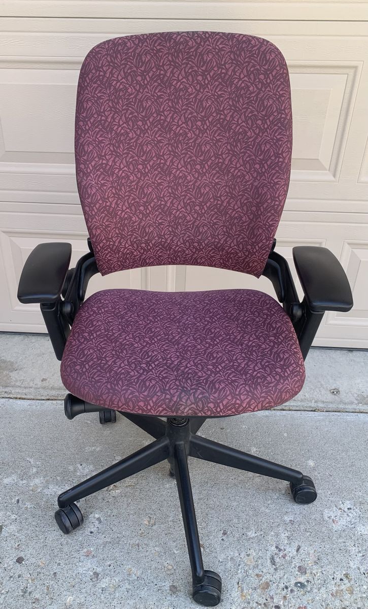 MANY COLOR STEELCASE V2 LEAP CHAiRS
