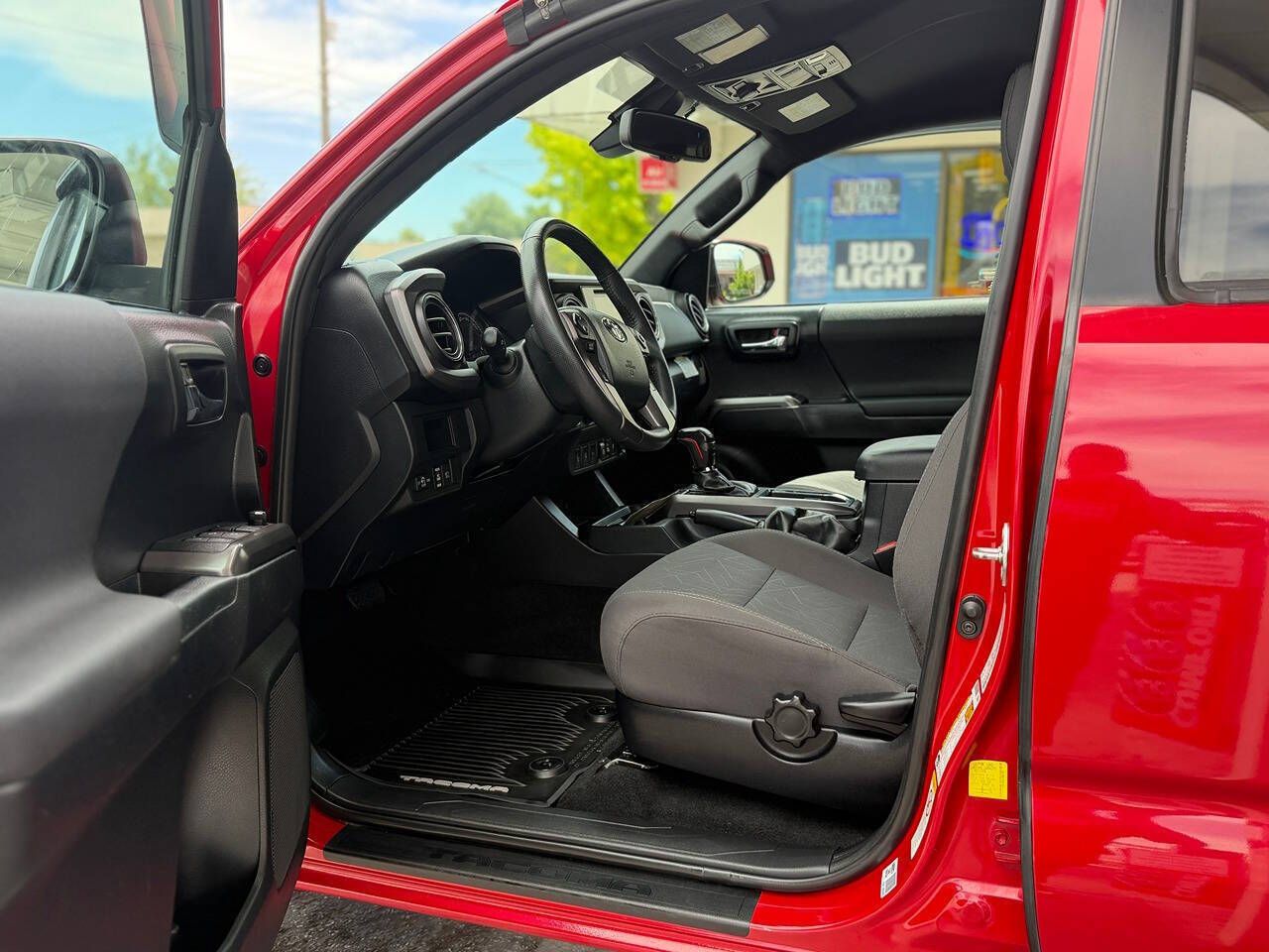 Main image 3