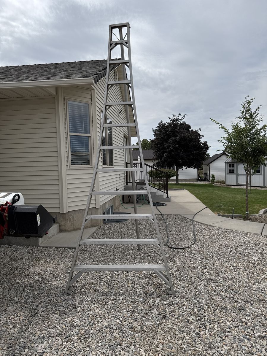 12ft Aluminum Orchard Ladder - Tripod Ladder for Fruit Picking & Garden Work