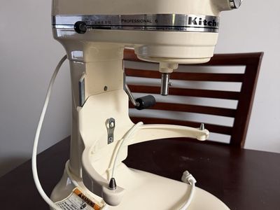 KitchenAid Professional 6, 525-watt stand mixer