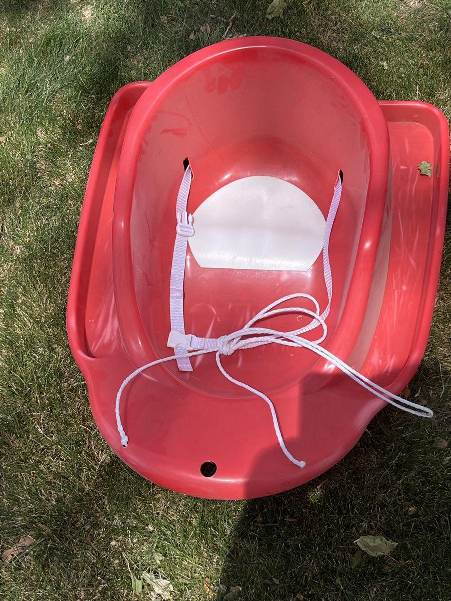 Baby/toddler sled with pull rope and safety buckle