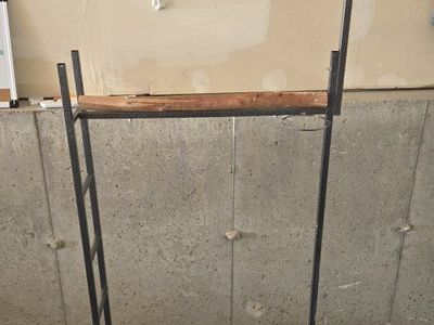 Metal Rolling Bird Perch