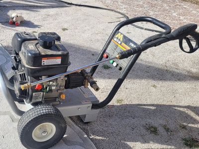 MI-T-M pressure washer 2700 psi with sprayer
Missi